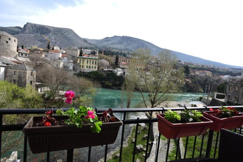 Double Room with Balcony and River View image 2