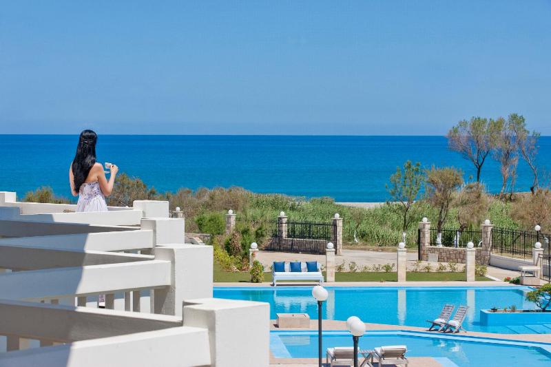 Elegant Double Sea View Room image 3