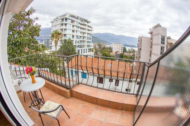 Double Room with Balcony and Sea View image 2