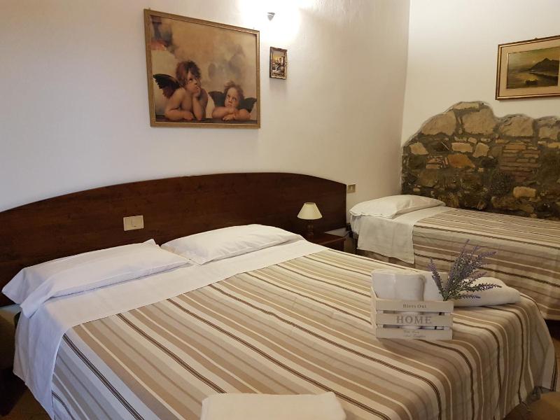 Triple Room image 2