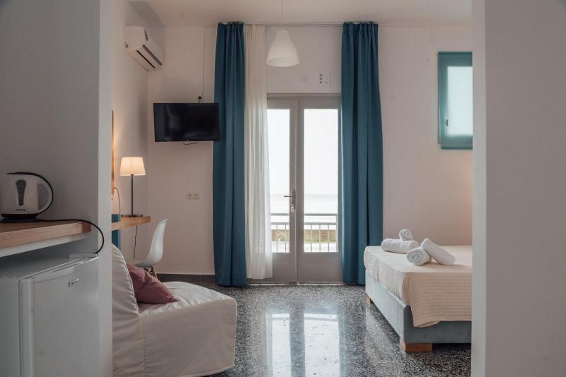 Family Room with Sea View image 2