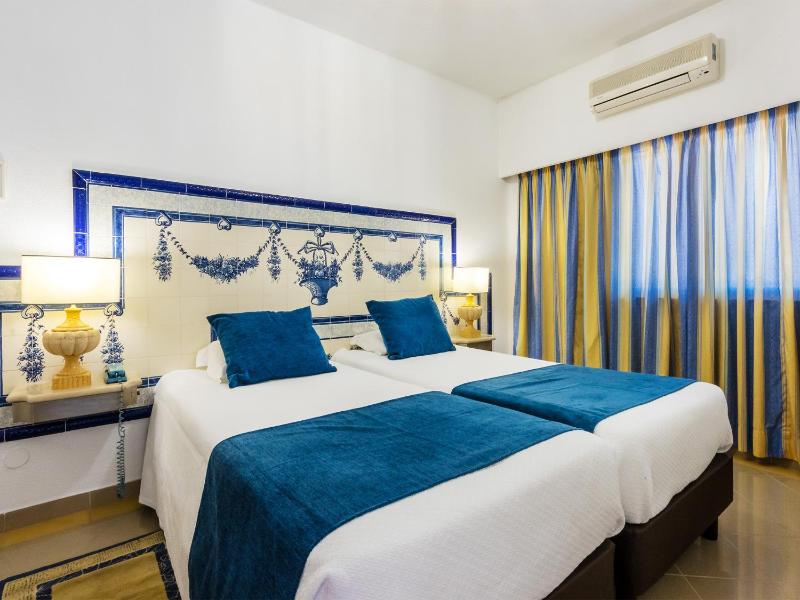 Two-Bedroom Apartment with Pool View image 3