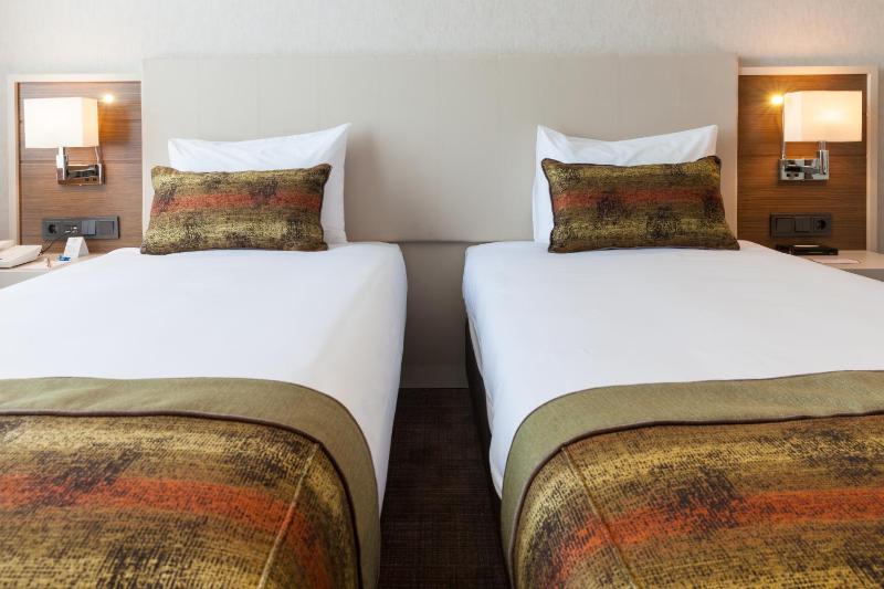 Standard Twin Room image 2
