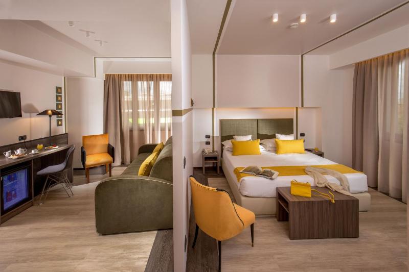 Club Triple Room image 4