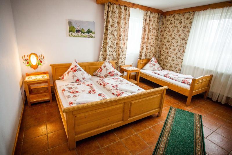 Triple Room with Private Bathroom image 2
