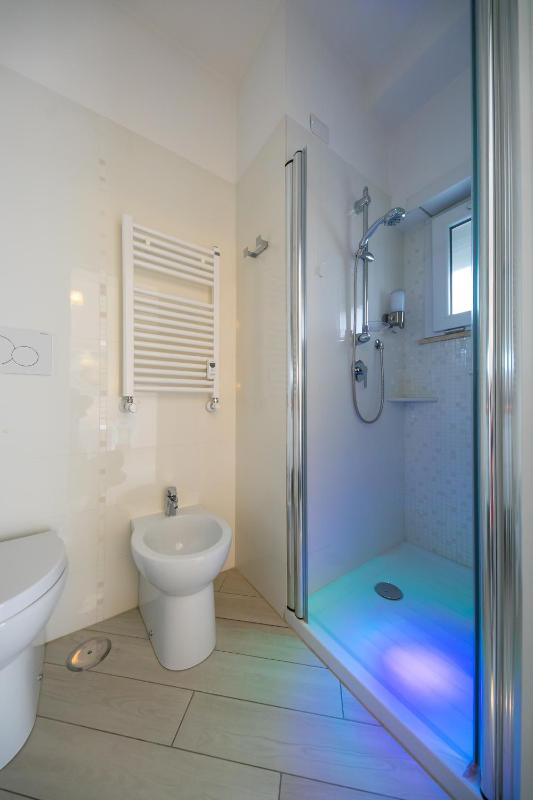 Suite with Spa Bath image 3