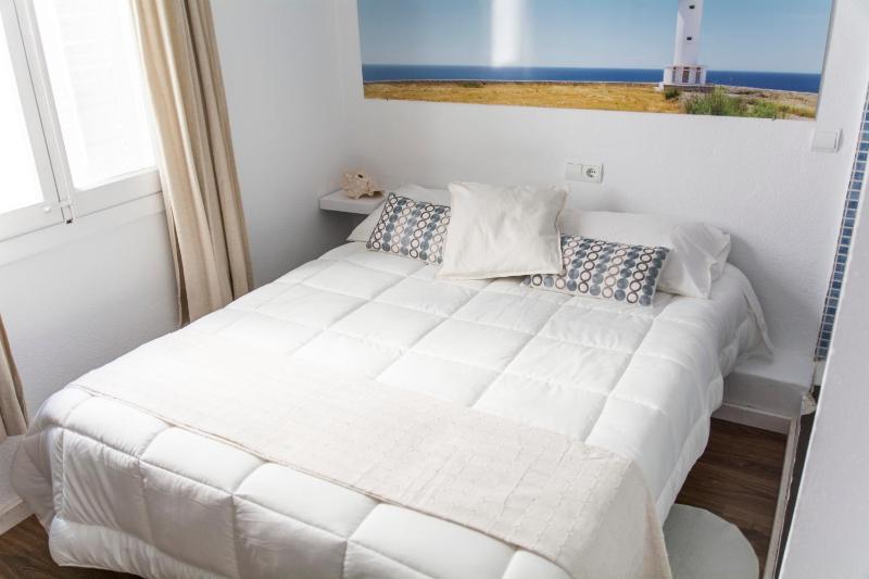 Single Room with Shower image 2