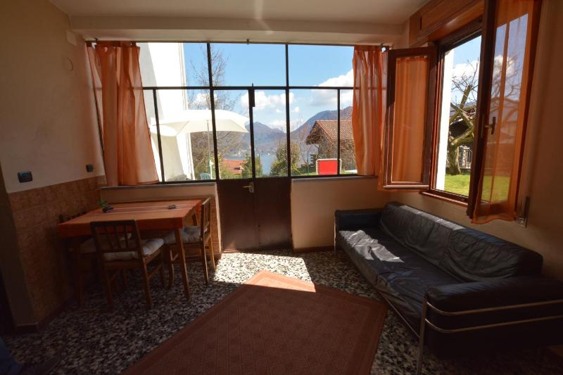 One-Bedroom Apartment image 2