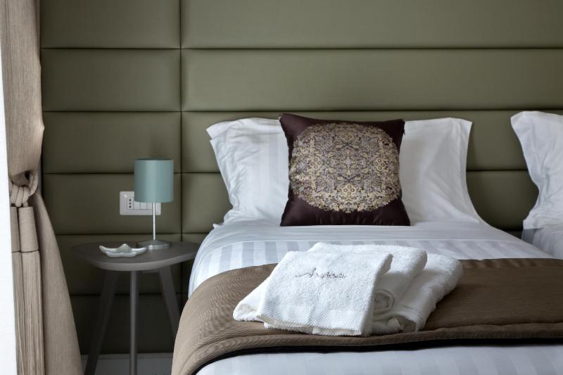 Twin Room image 3
