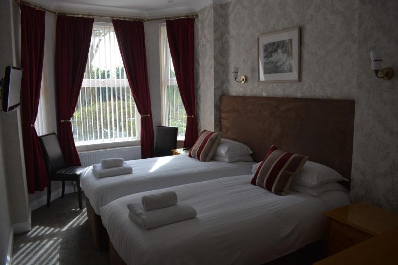 Twin Room image 1