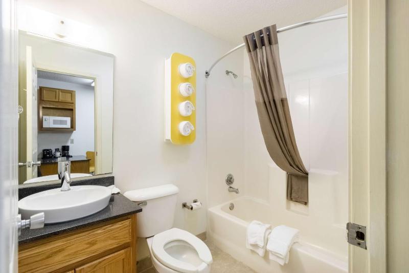 King Room - Non-Smoking image 3