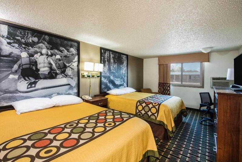 Queen Room with Two Queen Beds - Non-Smoking image 3