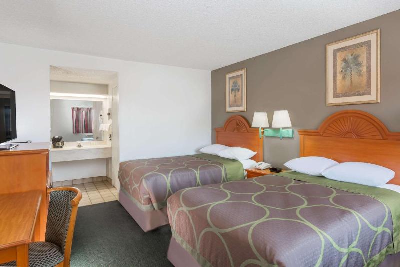 Double Room with Two Double Beds - Non-Smoking image 4