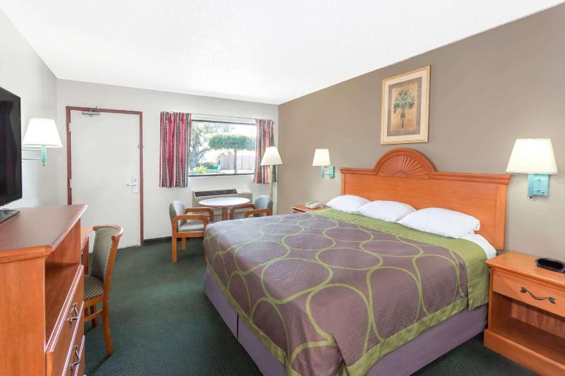  Standard King Room - Non-Smoking image 3