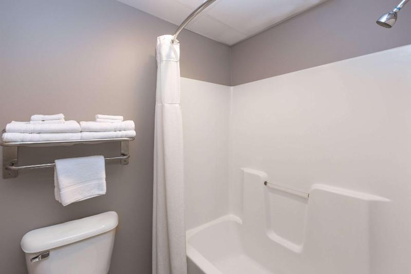 King Room - Non-Smoking image 3