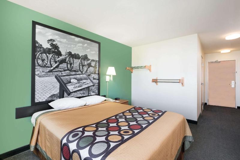 Queen Room - Mobility Access/Non-Smoking image 3