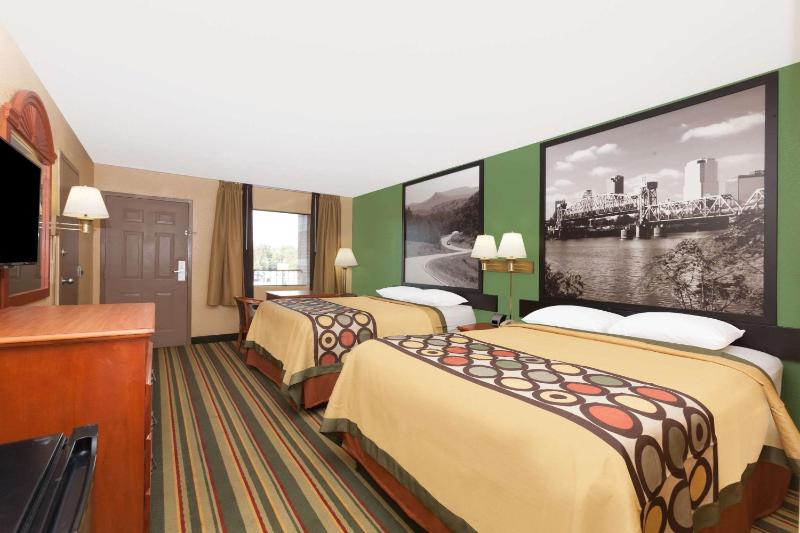 Double Room with Two Double Beds - Smoking image 2