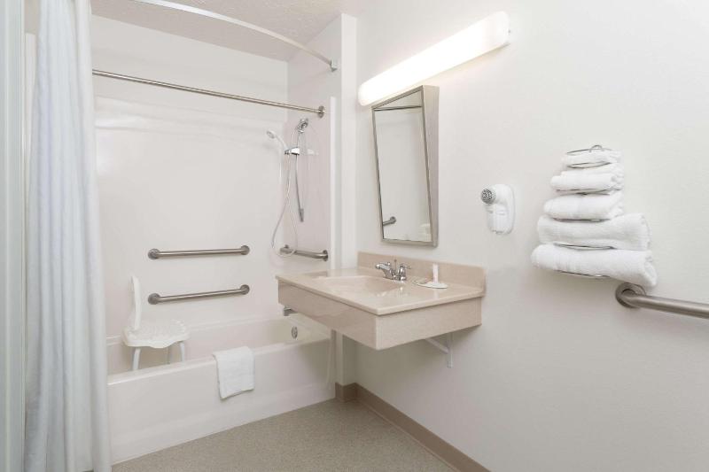 King Room - Mobility Access/Non-Smoking image 4