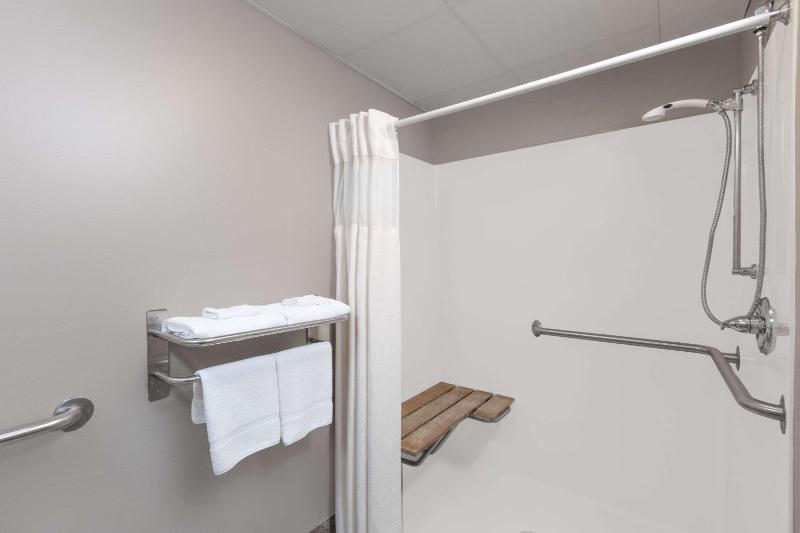 Queen Room - Disability Access/Non-Smoking image 2