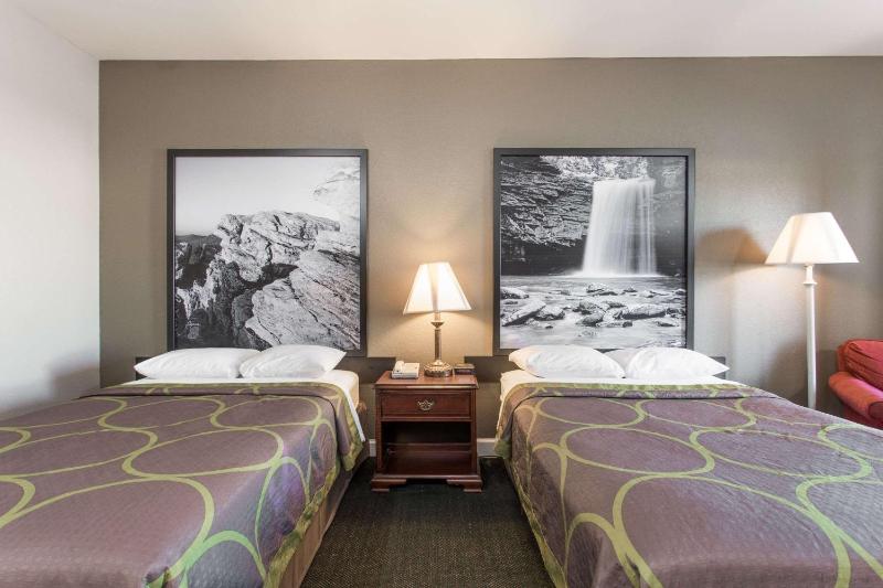 Double Room with Two Double Beds - Smoking image 4
