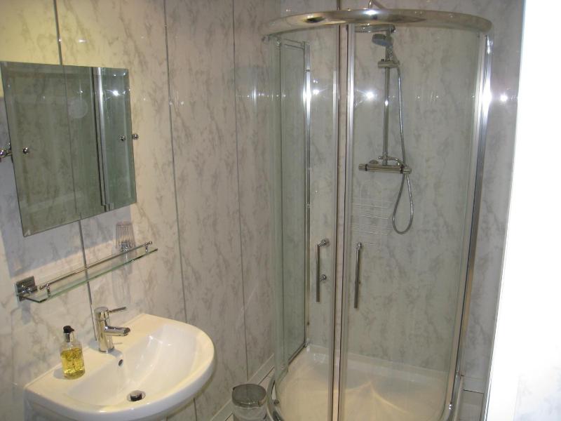 Superior Double Room with Four Poster Bed image 4