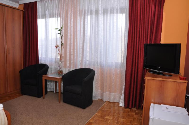 Double Room image 2