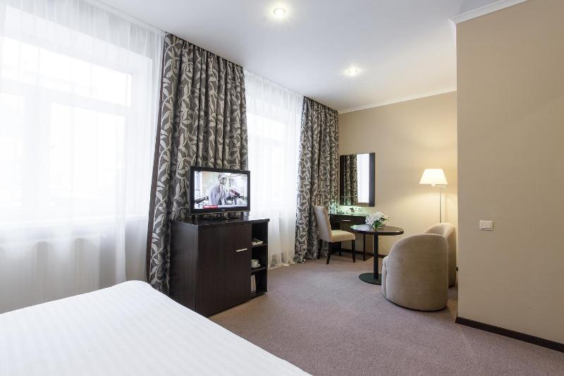 Standard Queen Room image 4