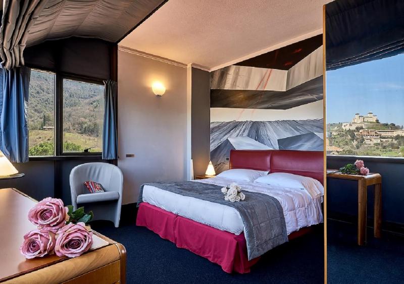 Deluxe Double Room image 3