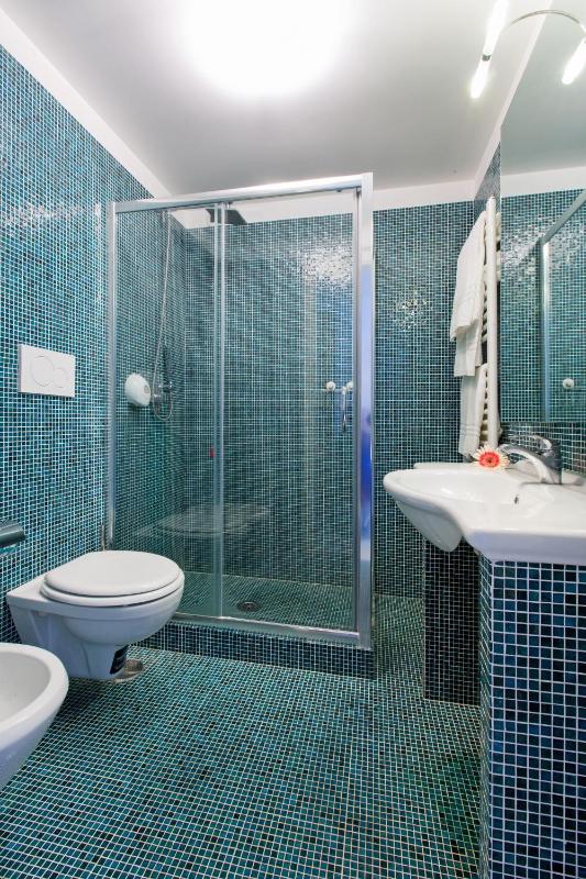 Double Room with Sea View image 2