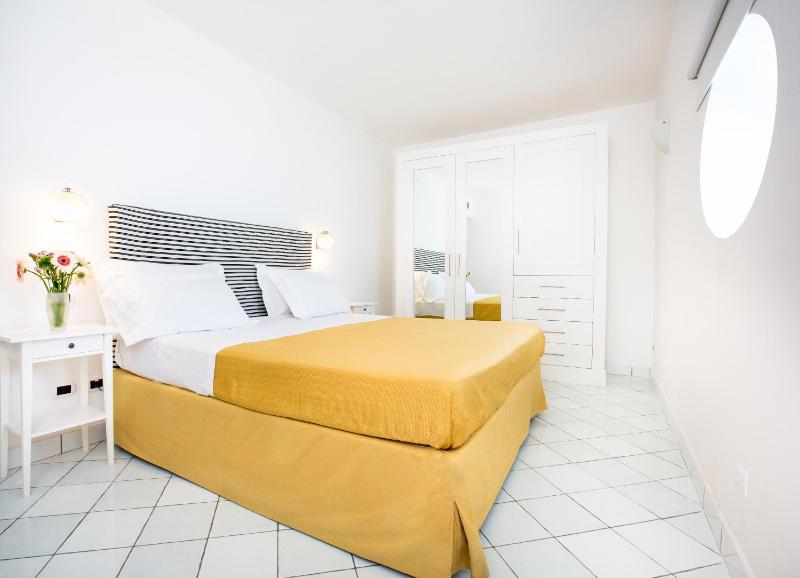 Double Room with Sea View image 3