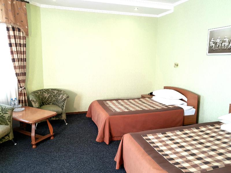 Standard Twin Room image 1