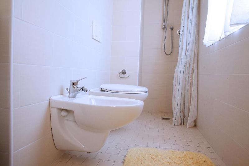 Standard Triple Room image 4