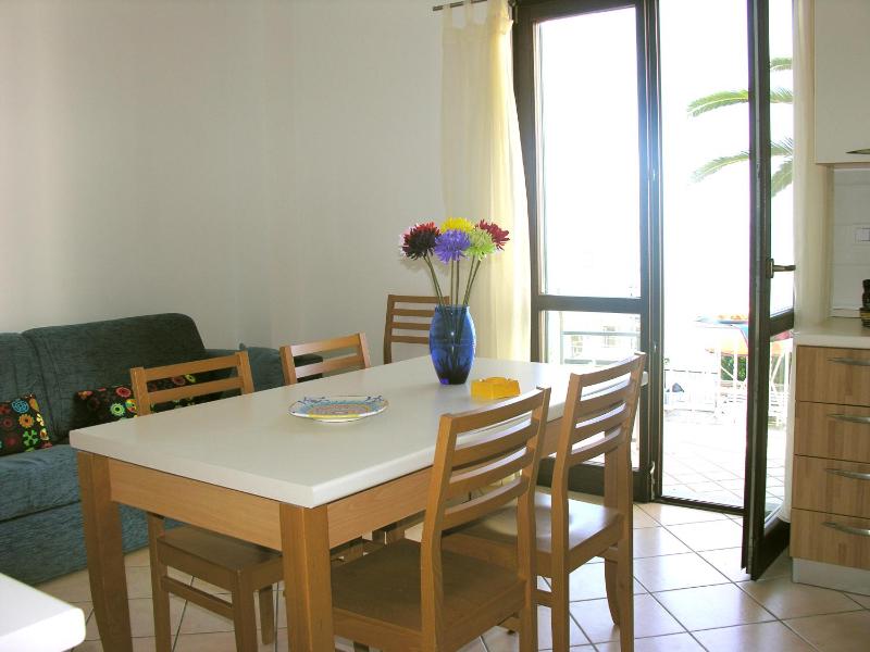 Studio Apartment with Sea View image 1