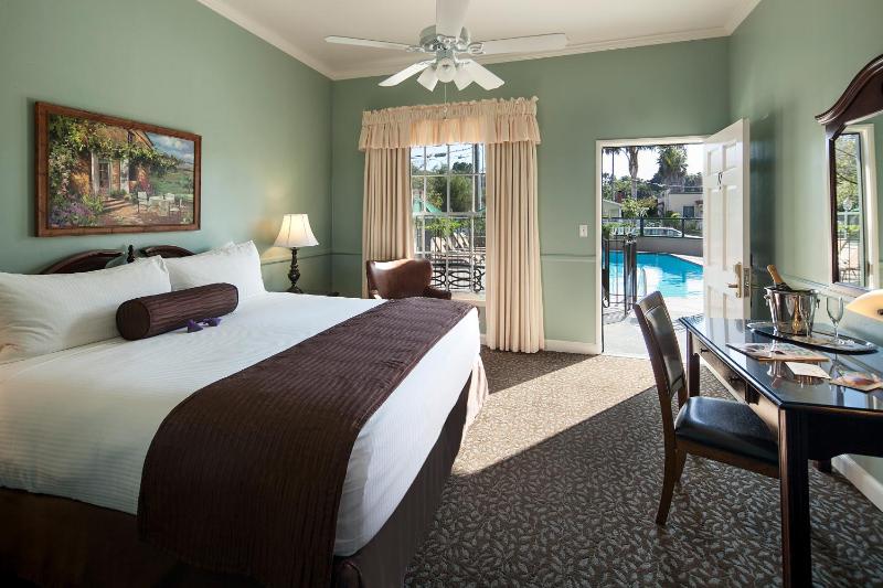 Standard Queen Room image 3