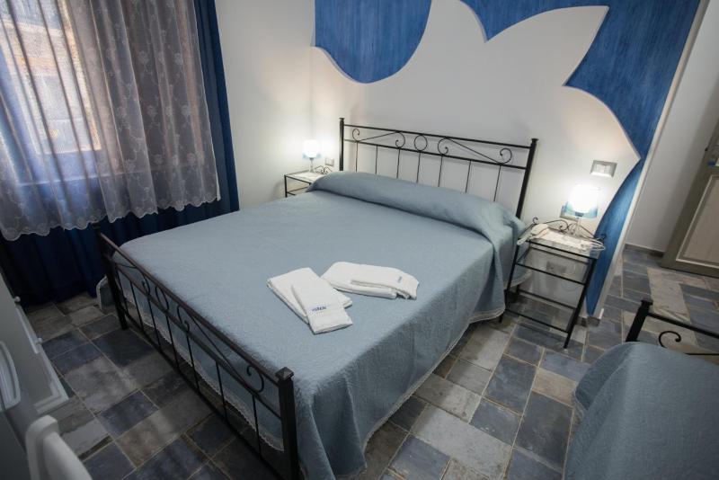 Classic Triple Room image 2