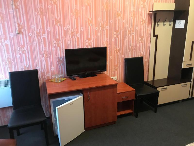 Large Double or Twin Room image 4
