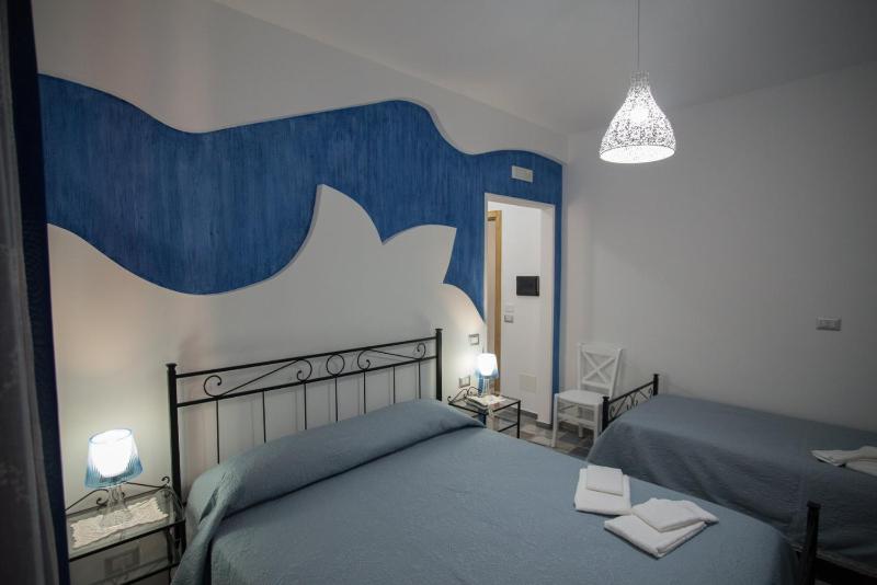 Classic Triple Room image 3