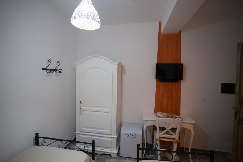 Twin Room image 3