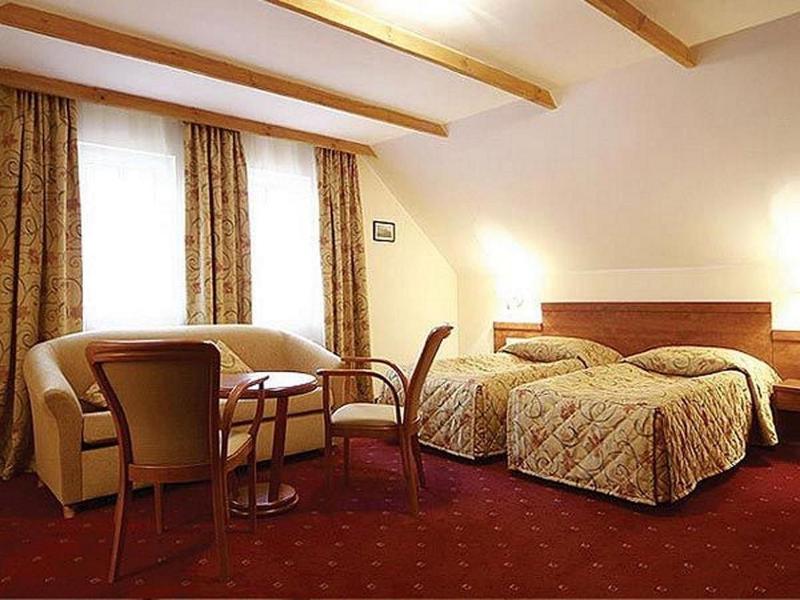 Triple Room with Balcony image 2