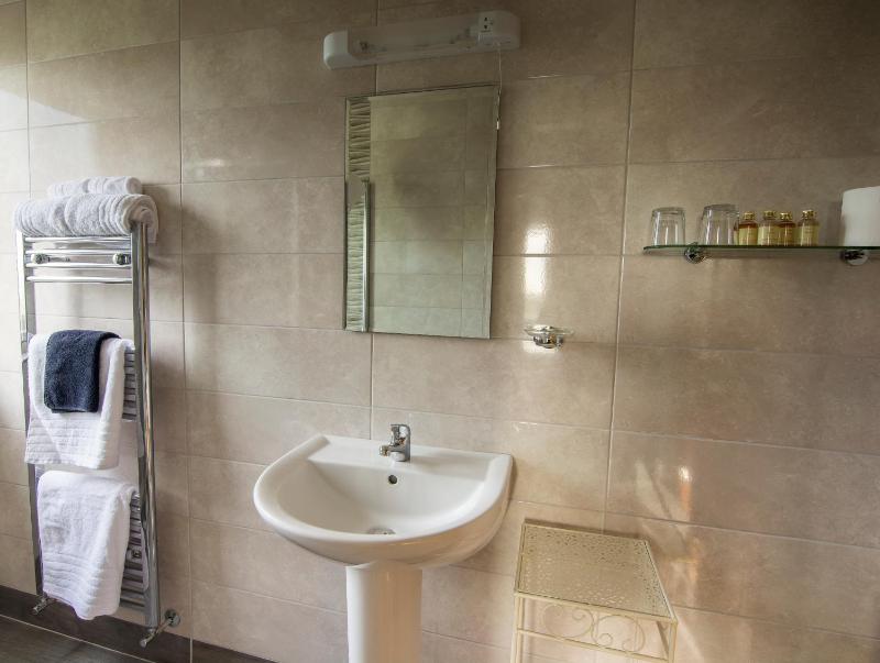 Double Room with Private Bathroom image 2