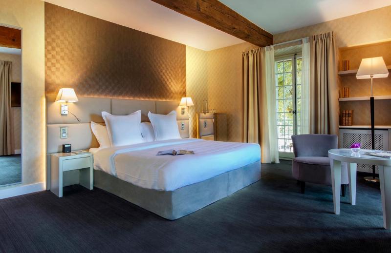 Deluxe Double Room image 4
