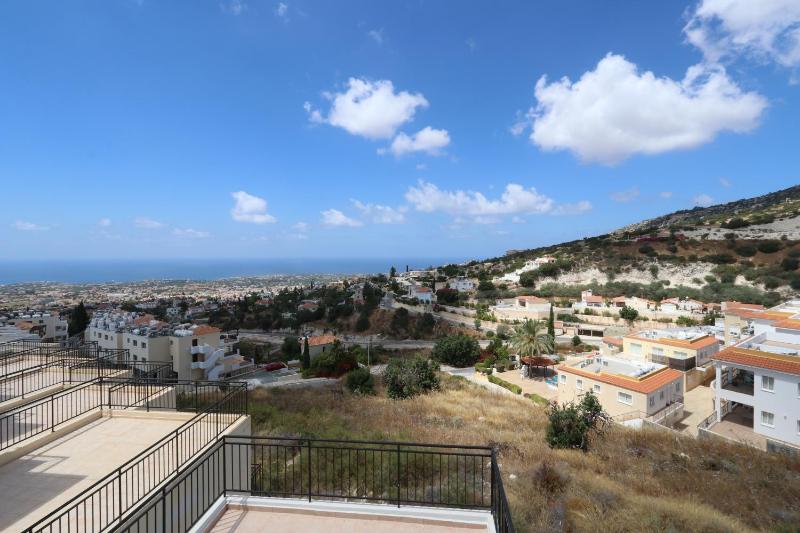 Studio with Balcony - 2nd Floor (2 Adults + 2 Children) image 2