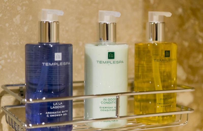 Deluxe King Room image 2