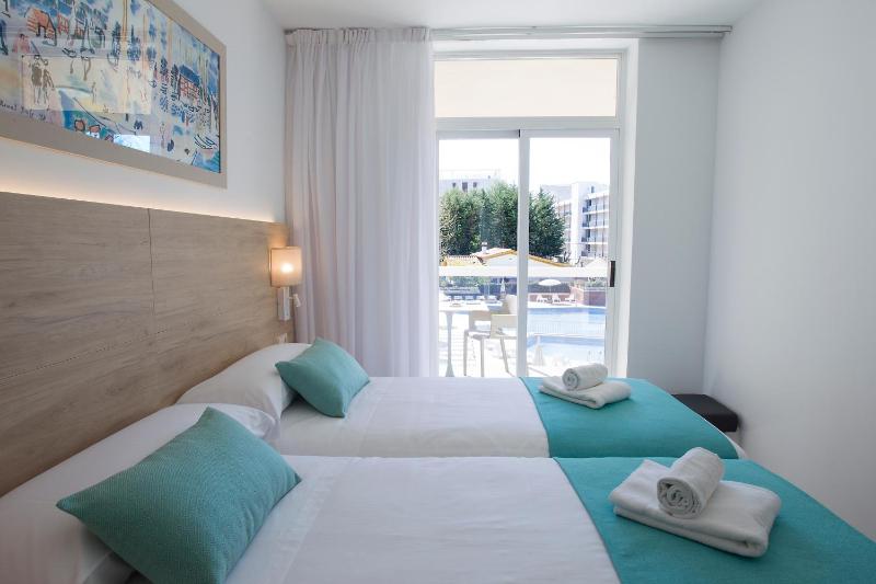 Superior One-Bedroom Apartment (5 Adults) image 2