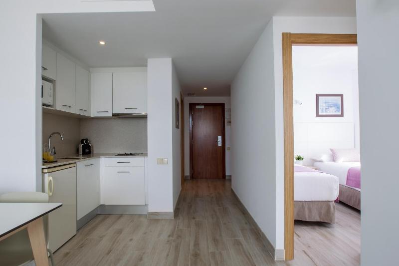 Superior Two-Bedroom Apartment (6 Adults) image 2