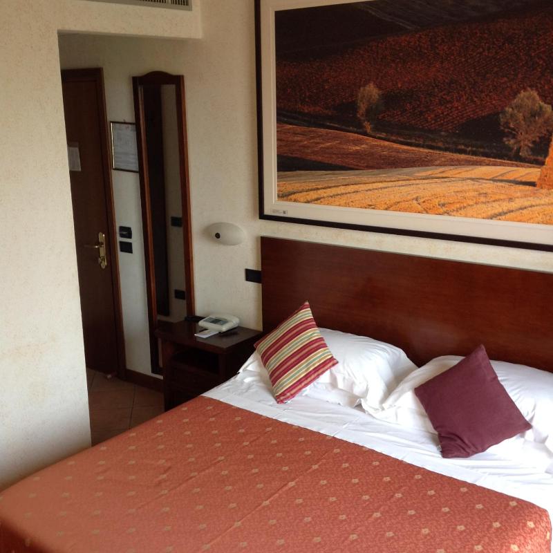 Economy Double Room Without Breakfast image 4