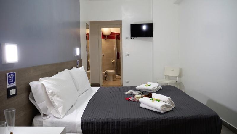 Double Room with Balcony image 3
