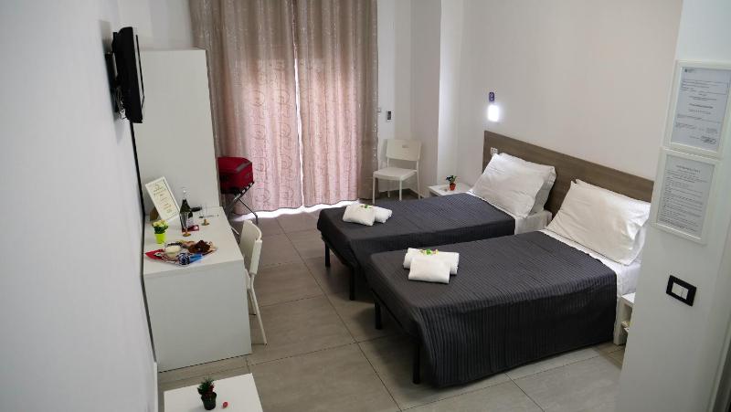 Quadruple Room image 4