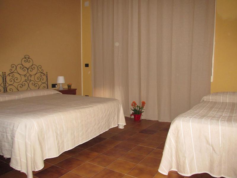 Triple Room with View image 4