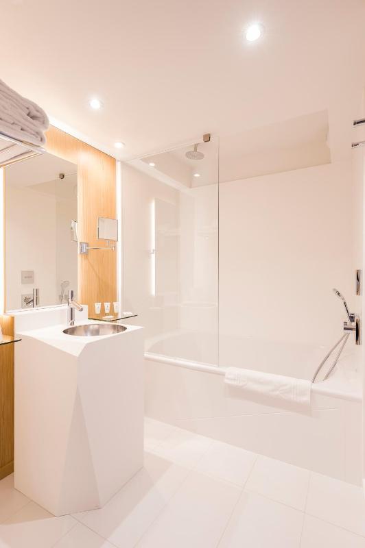 Urban Chic Standard Room with Bath image 3